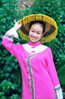 环江毛南族女服